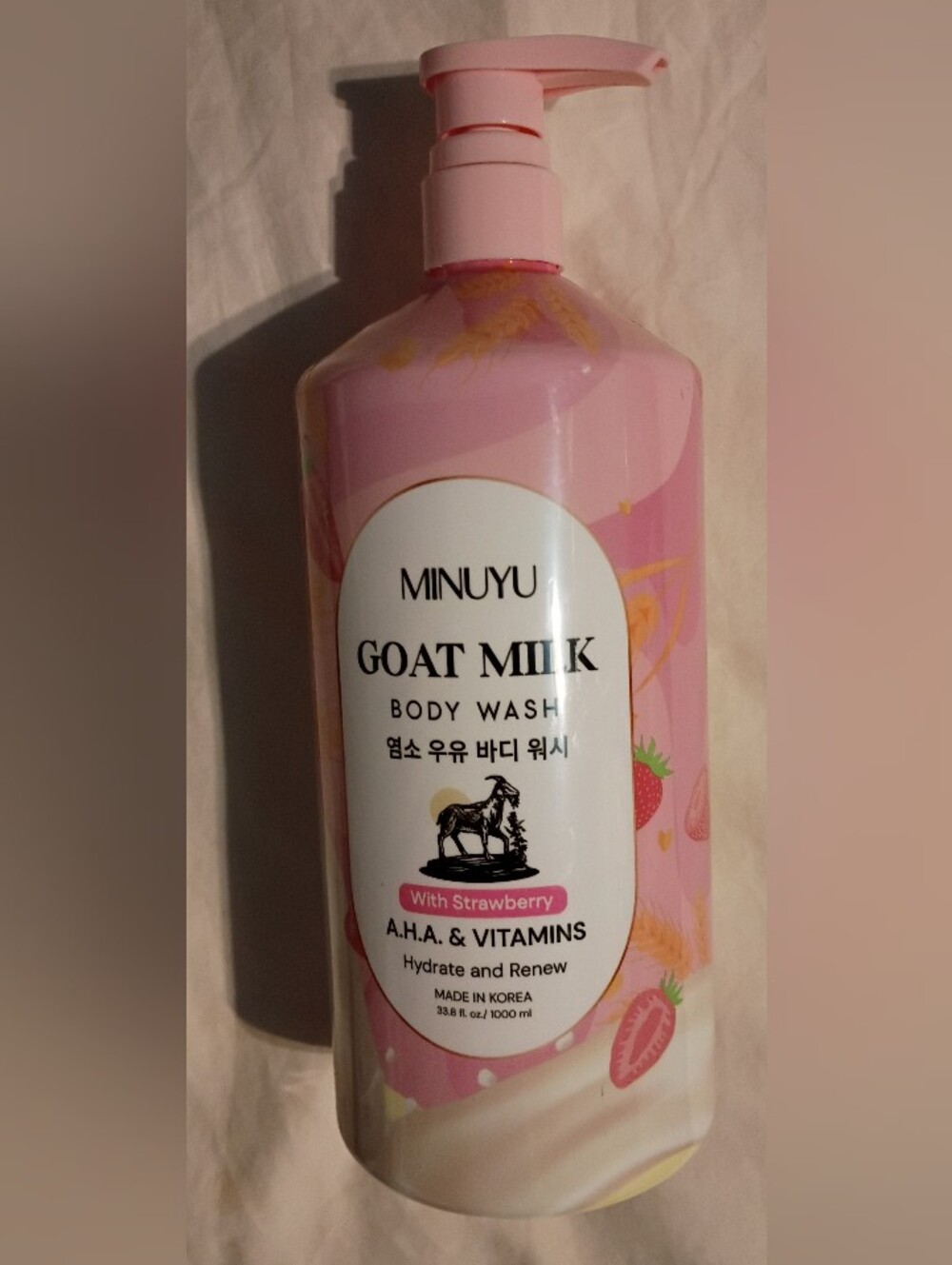 MINUYU Goat MilkWith  Strawberry A.H.A & Vitamins Body Wash - 33.8 Fl Oz New